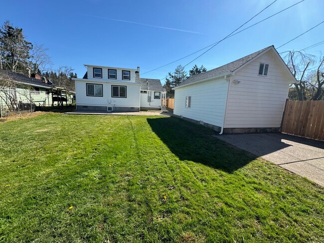 Foto del edificio - 4 Bedroom House in SE Eugene