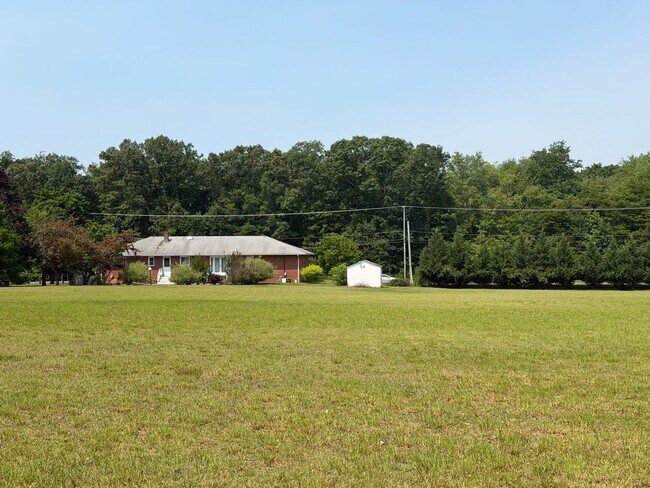 Foto del edificio - Move-In Ready 3-Bed, 2.5-Bath Home with a Beautiful Big Yard in Peaceful Jackson, NJ