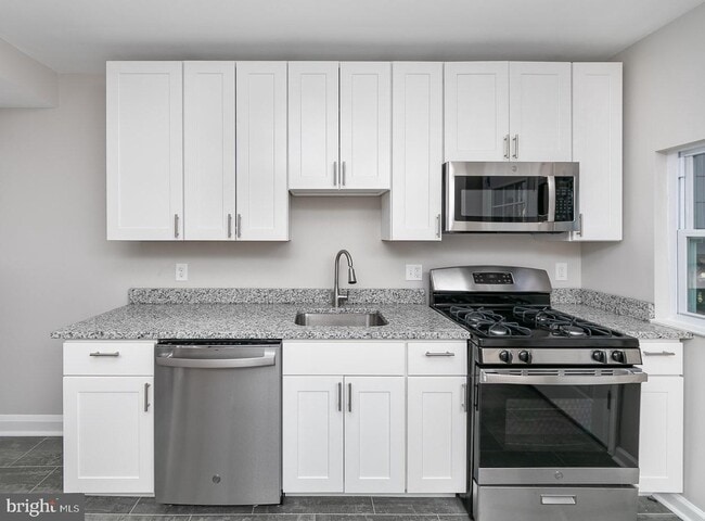 Kitchen - 186 W Meadow Rd