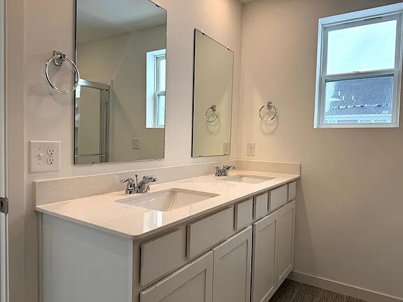 Building Photo - 4748 Airlake Curv