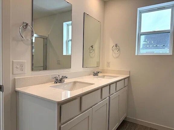 Foto del edificio - 4748 Airlake Curv