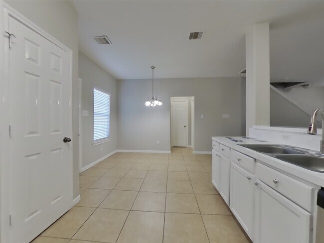 Foto del edificio - 11335 Carla St