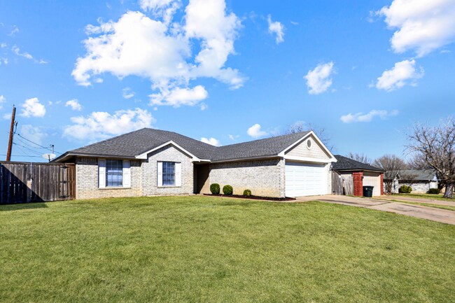 Foto del edificio - 4915 Glennwood Dr