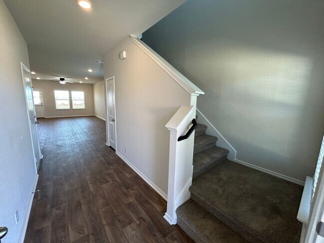 Foto del edificio - **Pending Application** AVAILABLE NOW! Gor...