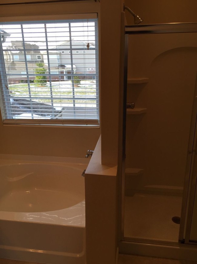 Building Photo - Upscale 2 BR 2 BA Condo in Maineville