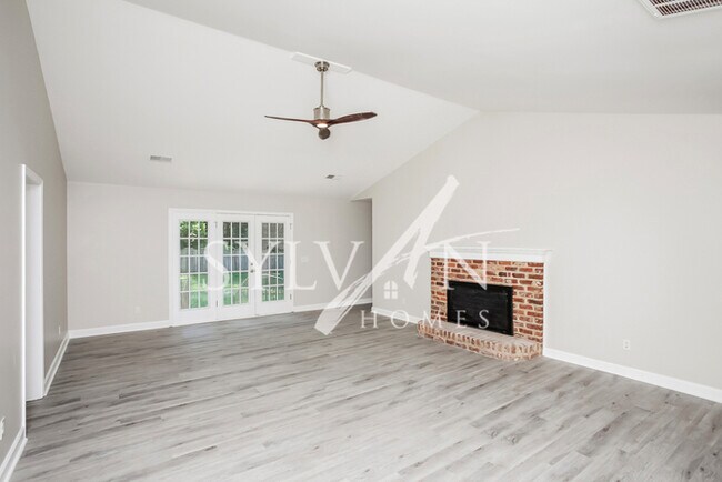 Building Photo - Feel welcome and comfortable in this spaci...
