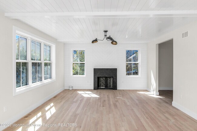 Foto del edificio - 21 Lakeside Ave