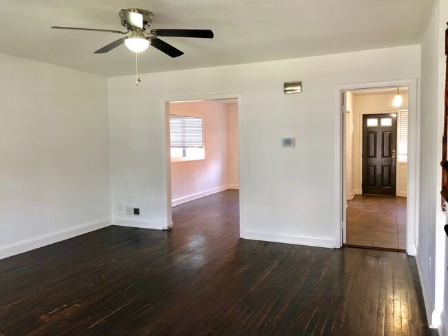Foto del edificio - Updated 3 Bedroom Townhome - Edmondson/Hun...