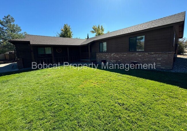 Foto del edificio - 1355 Cathy Ln
