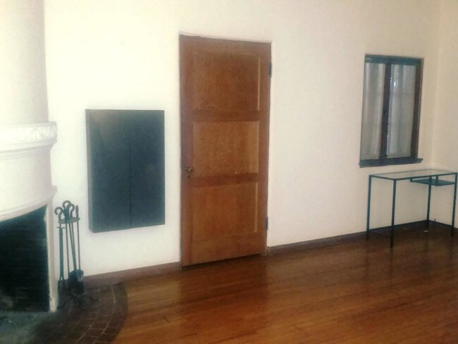 Foto del edificio - 1330 Miller Dr
