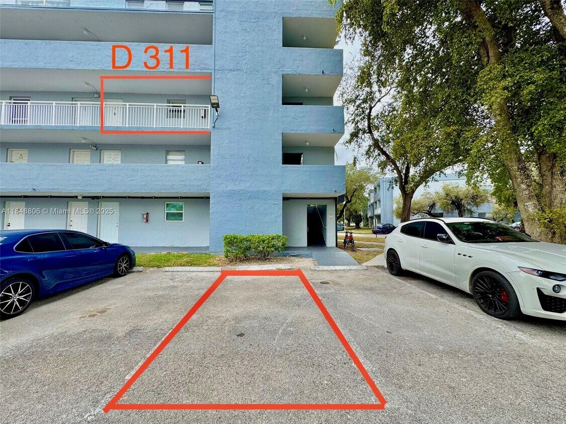 Foto principal - 9357 Fontainebleau Blvd