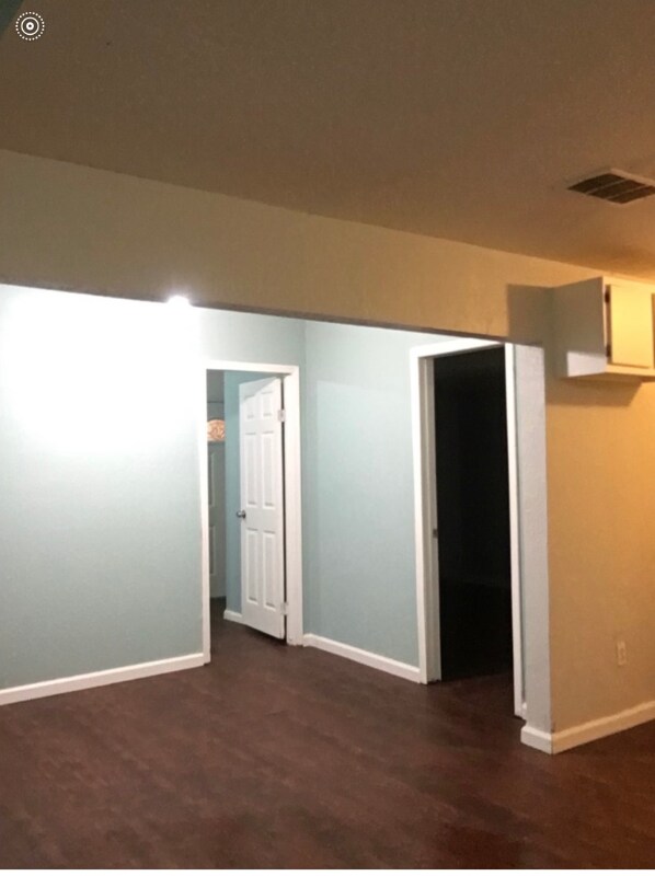 Foto del edificio - 15726 L St