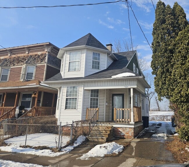 Building Photo - 2424 Broadway St