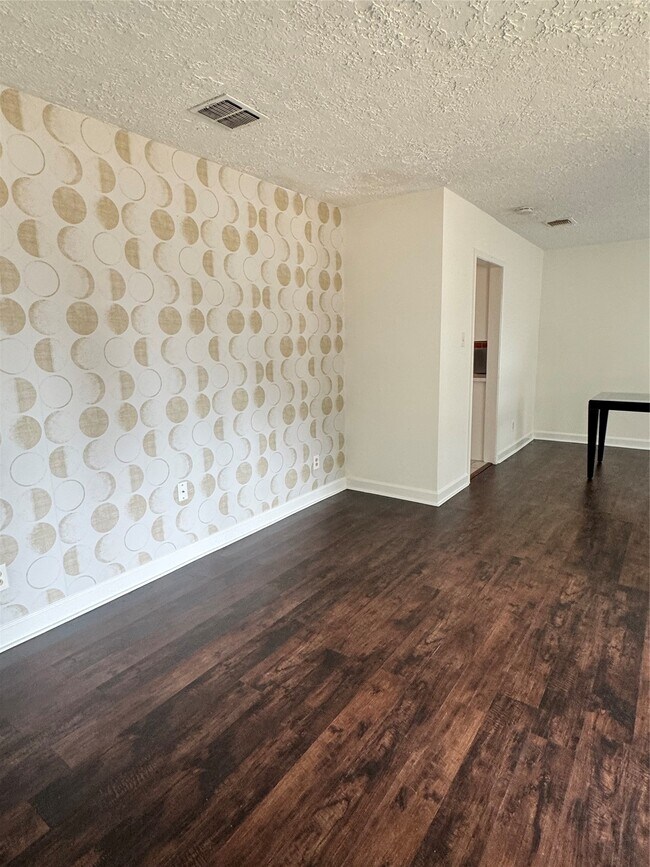 Building Photo - 323 Gentilly Dr