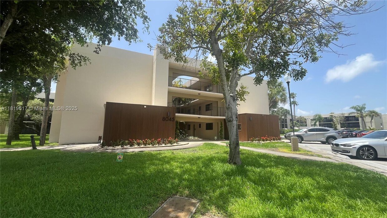 Foto principal - 8045 SW 107th Ave