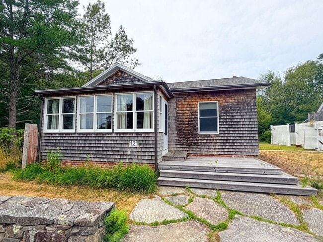 Building Photo - 121 Old Schoolhouse Rd