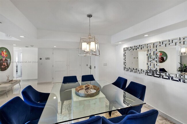 Foto del edificio - 2 Grove Isle Dr