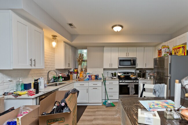 Foto del edificio - 3701 W Diversey Ave