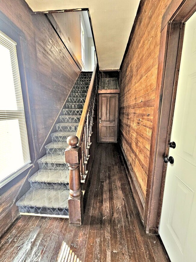 Foto del edificio - 613 3rd Ave SW