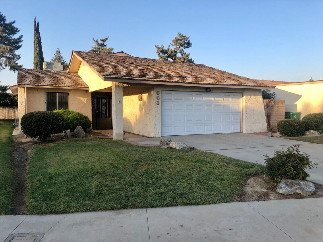 668 Village Green St, Porterville, CA 93257 House Rental in