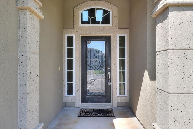 Building Photo - 6925 West Wind-