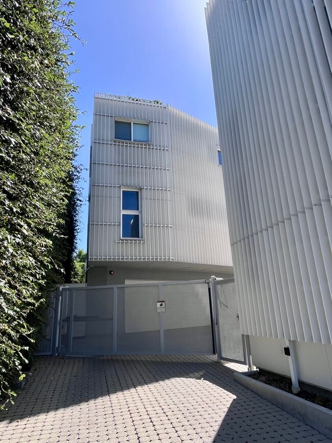 Building Photo - 2848 N Buzz Ct