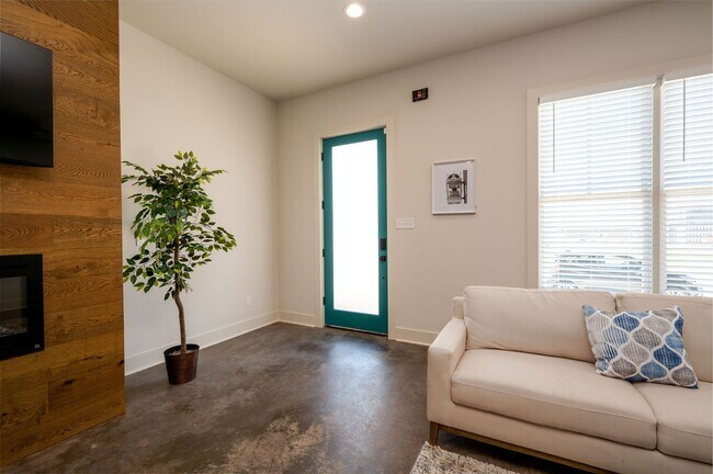 Foto del edificio - 3 bed 3 bath townhome built in 2023