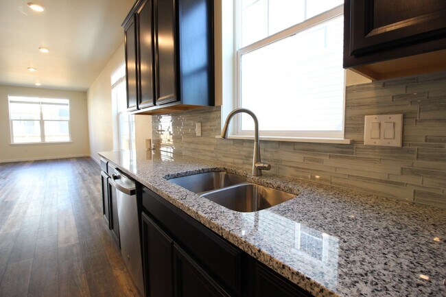 Foto del edificio - Beautiful Newer Ranch Style Home