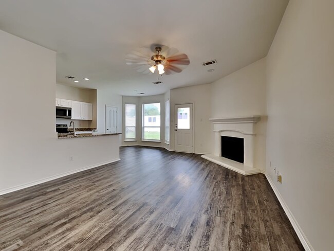 Building Photo - 628 Caravan Dr