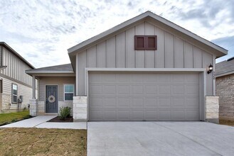Building Photo - 320 Thornless Cir