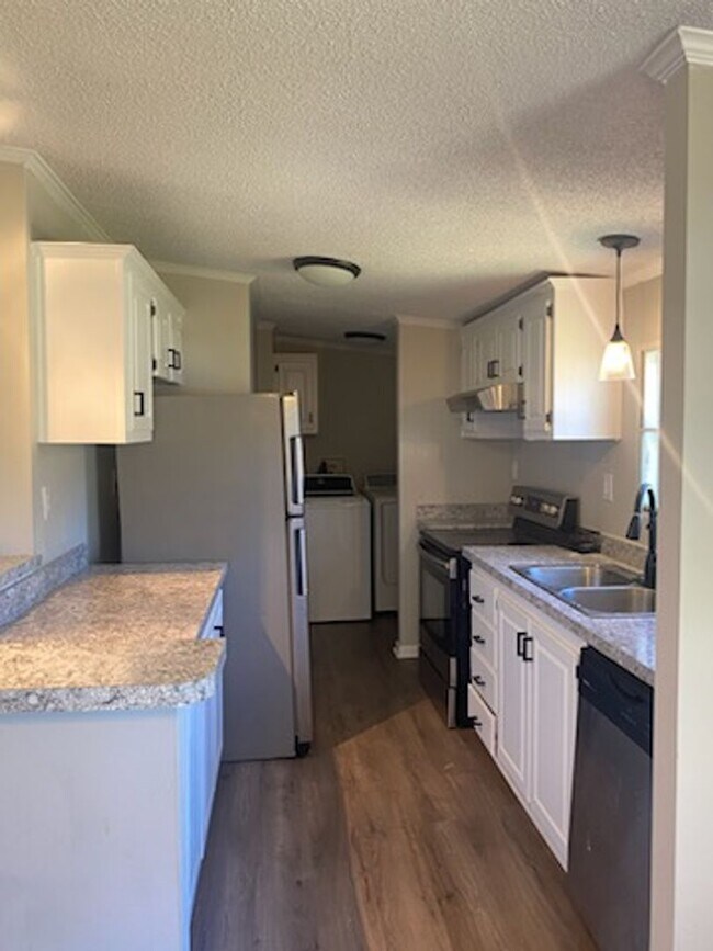 Foto del edificio - 320 Grummen Rd