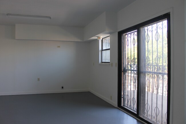 Foto del edificio - 1209 Iturbide St
