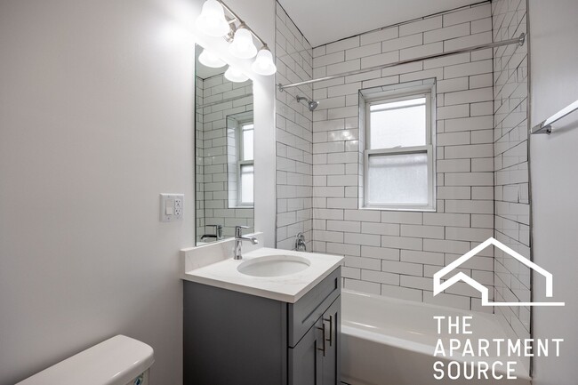 Building Photo - 1153 W Lunt Ave