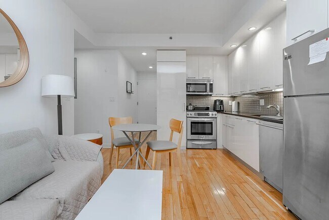 Building Photo - 49 E 34th St