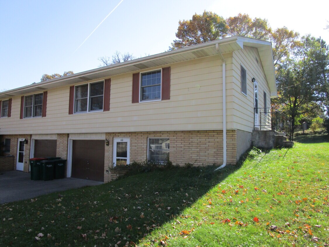 430 E Johnson St, River Falls, WI 54022 Townhouse for Rent in River