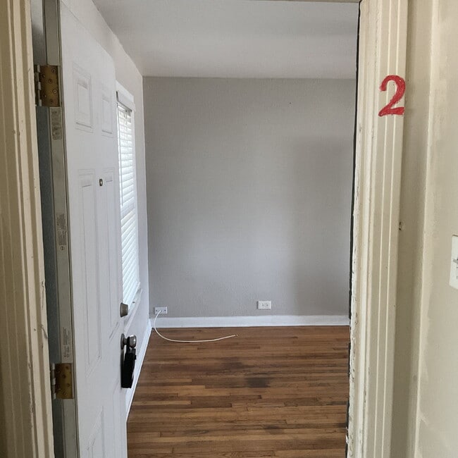 Building Photo - One Bed/One Bath Close to Woodlawn Lake Park