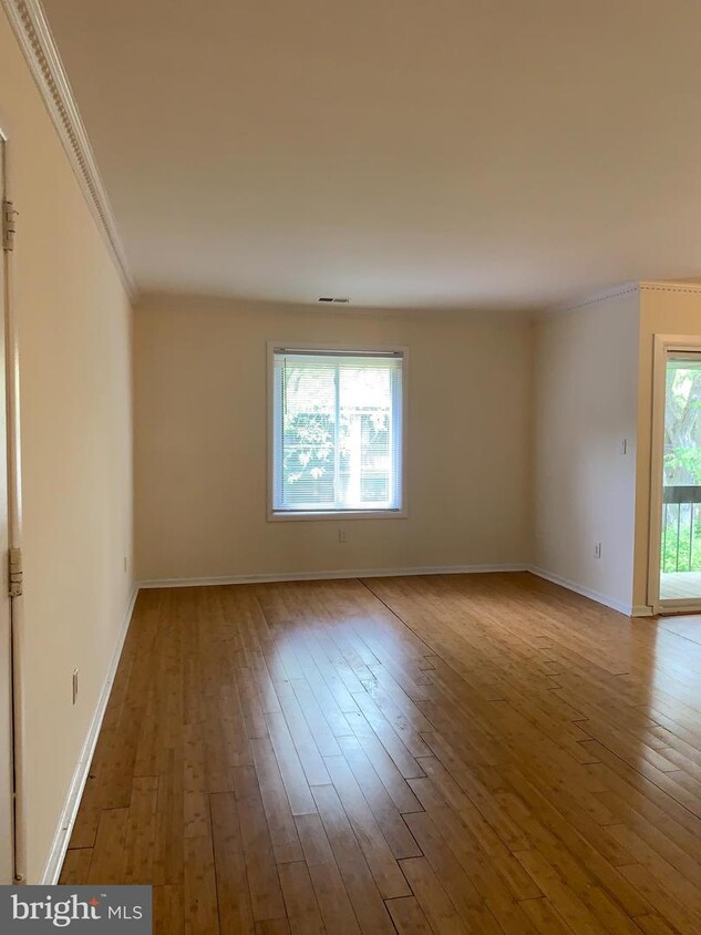 10 Twin Rivers Dr N Unit M10, East Windsor, NJ 08520 Condo for Rent