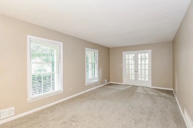 Building Photo - 2905 Piedmont Dr
