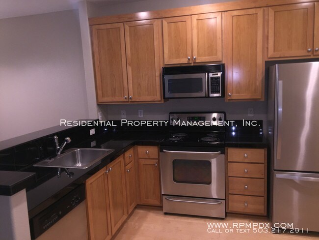 Building Photo - 1140 SW 170th Ave