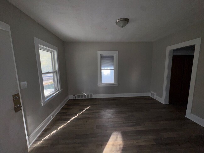 Foto del edificio - Charming 3-Bedroom Property in Prime Location (SECTION 8 VOUCHERS ACCEPTED)