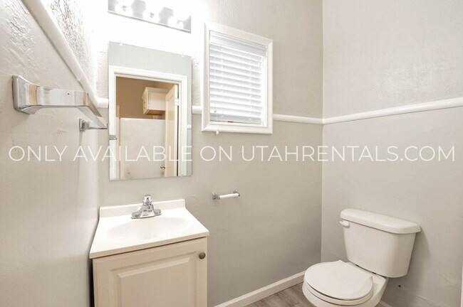 Building Photo - 263 28th St