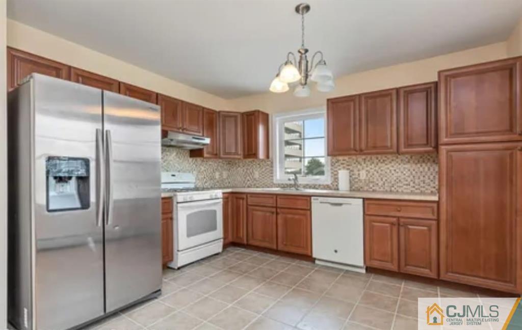 64 Atlantic St, Carteret, NJ 07008 Room for Rent in Carteret, NJ