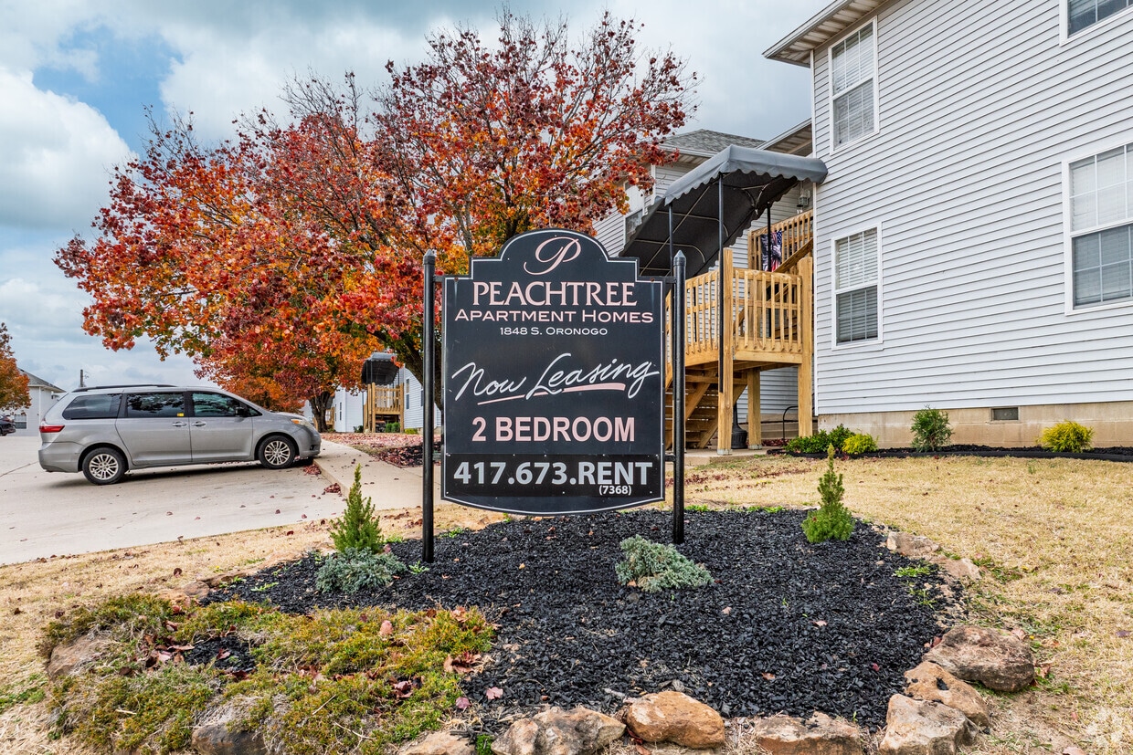 Primary Photo - Peachtree Apartments