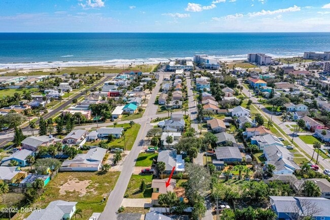 Building Photo - 3 Bedroom Beachside Rental