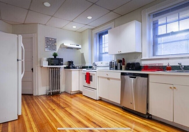 Building Photo - Brookline 4-Bed/2-Bath with Heat and Hot Water Included