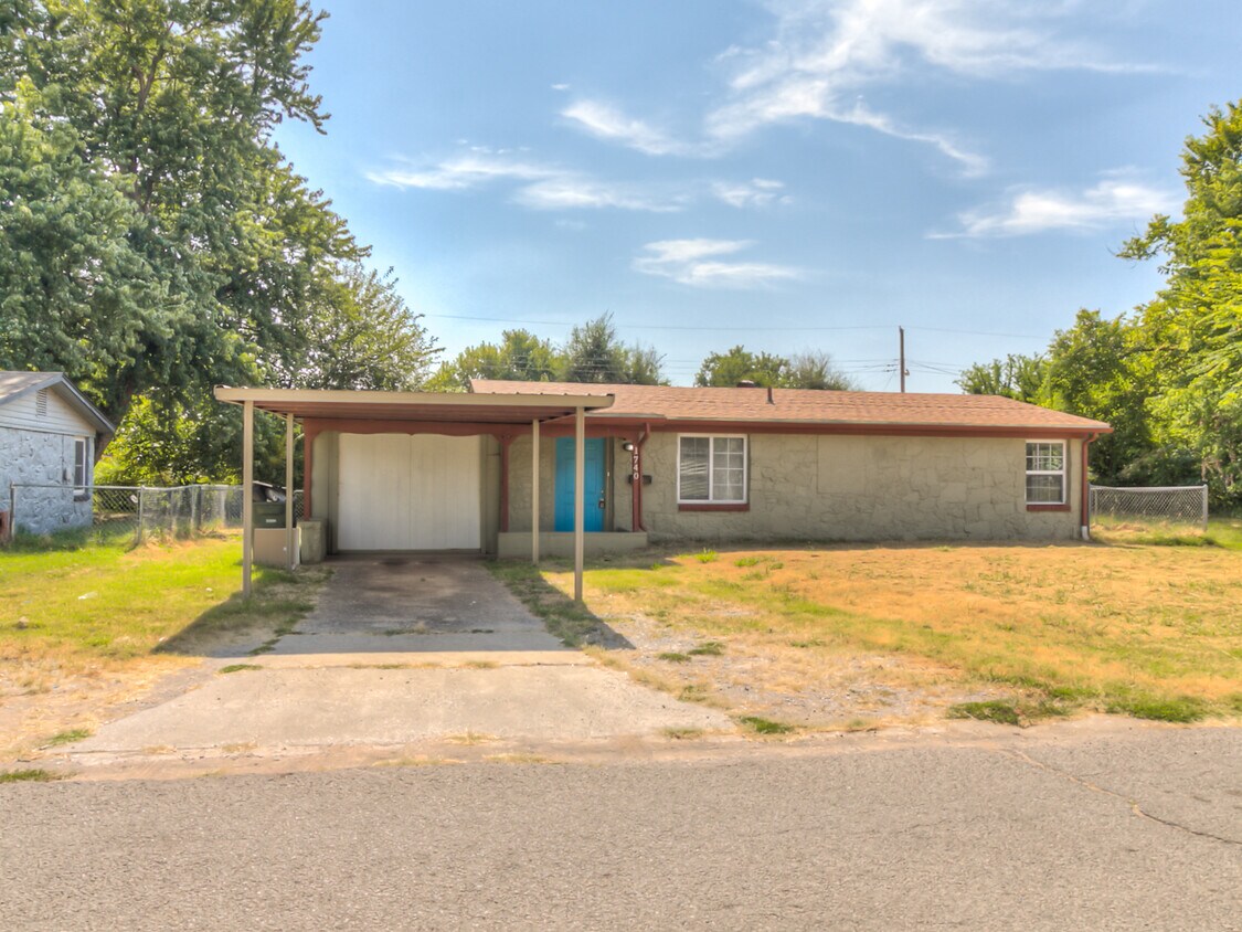 Primary Photo - 1740 Cherry Ln
