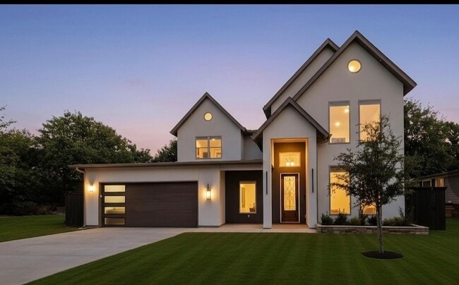 Building Photo - 1840 Highland Dr E