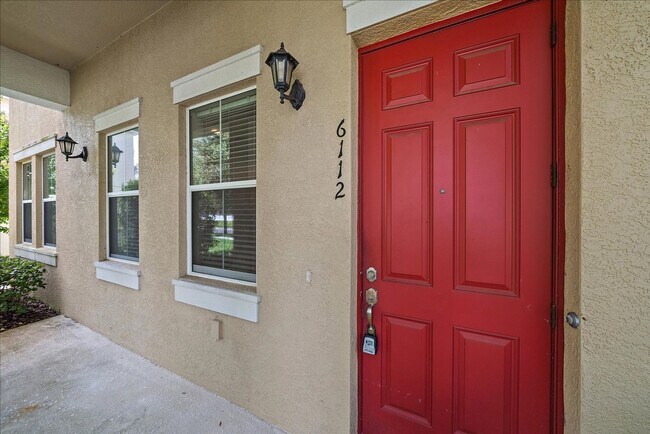 Foto del edificio - Annual 3 bed/3 bath townhouse with 2 car g...