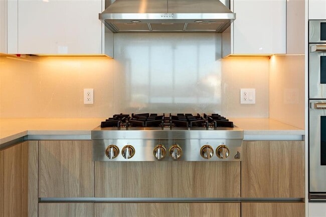 Building Photo - 400 Central Ave