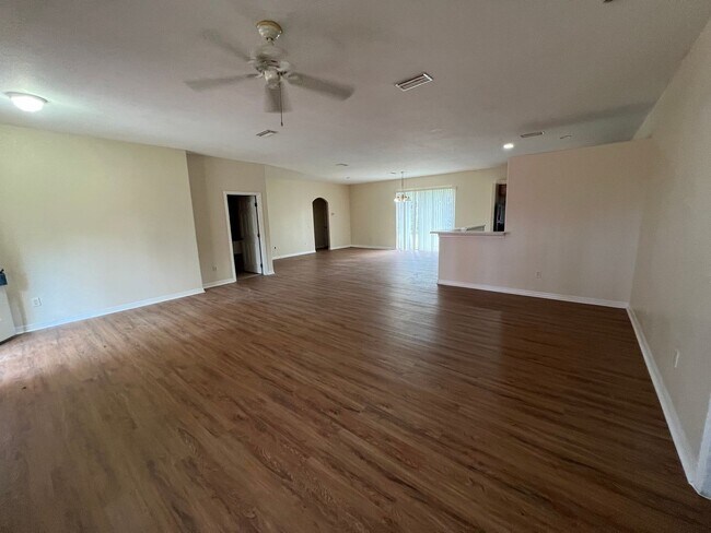 Foto del edificio - $1,650 ** 3 Bed / 2 Bath * Single Family Home